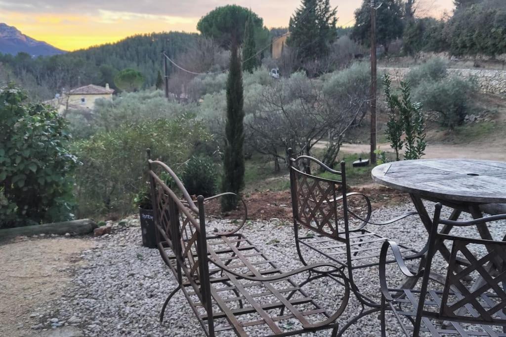 Villa Cigalons En Pleine Pinede Avec Piscine Chauffee De Mai A Septembre Auriol Bagian luar foto